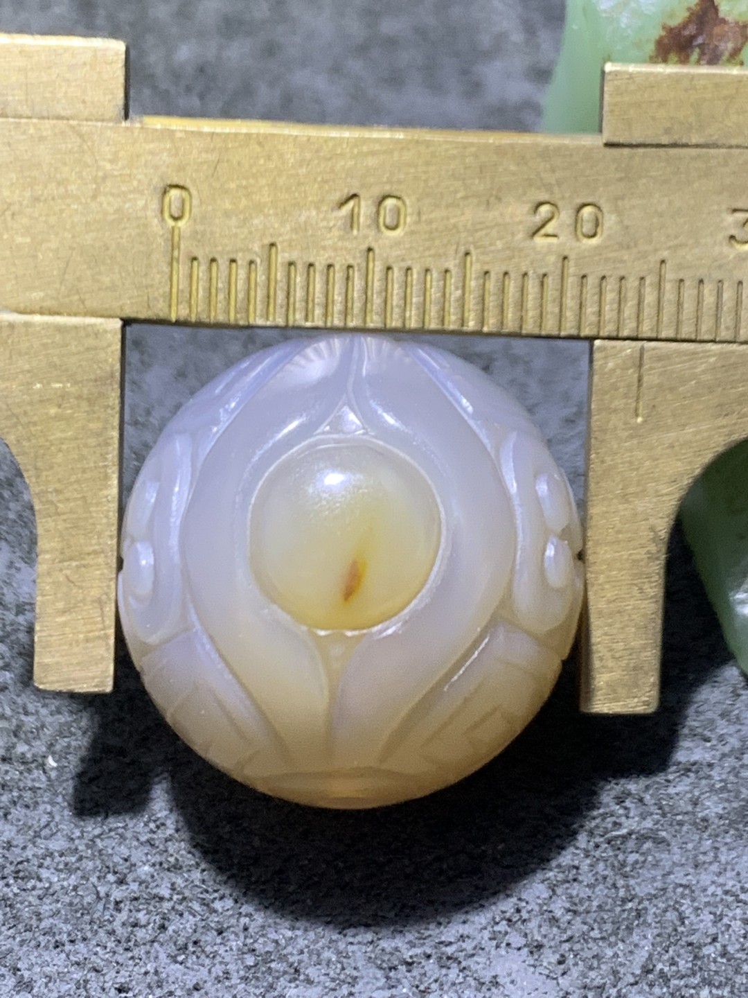精美高润度冻料蒙料战国红手工雕刻天眼回纹珠子一颗