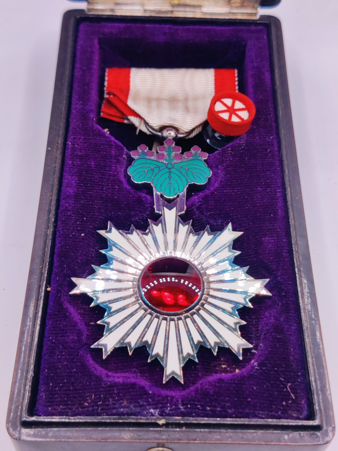 全场0元起拍 第38期 咸鱼国勋章拍卖专场 3月15日（周三）下午6：00开始 美品日本战时六等旭日章 银制带盒略 