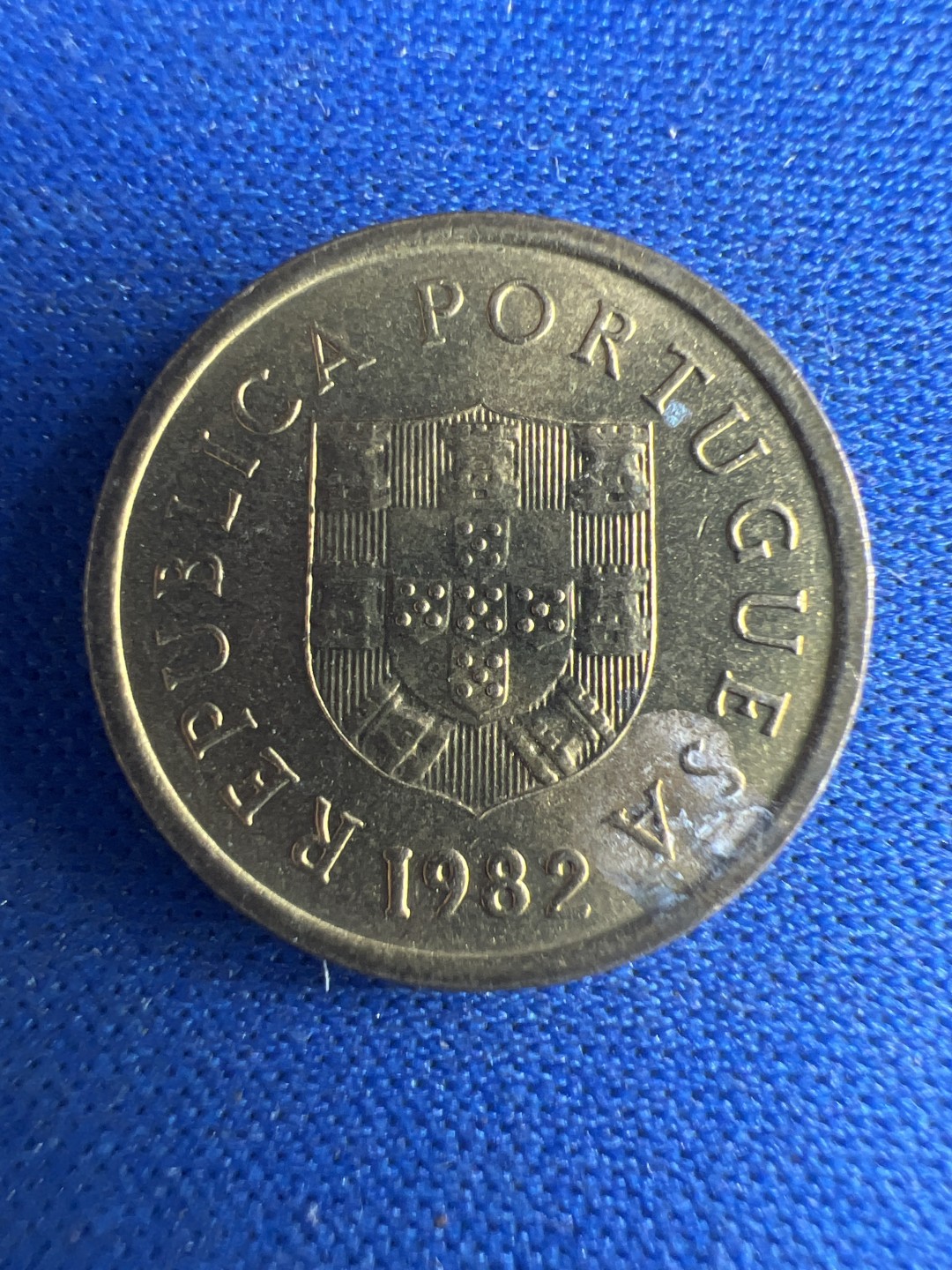 泡泡堂微拍第八十五幕硬币捡漏可累计专场👿👿，累计满二十元包邮，接受代拍业务 葡萄牙一分