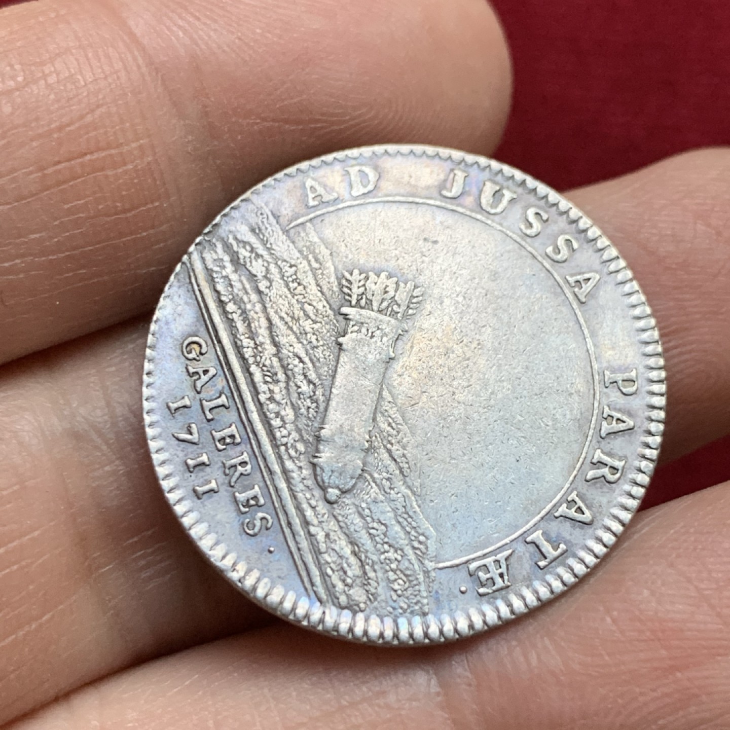 《竞宝斋》第143场-周日，周一 2场 (全场包邮) 法国1711年 路易十五时期 导弹图？ 圆形JETON 银质代用币 少见品种