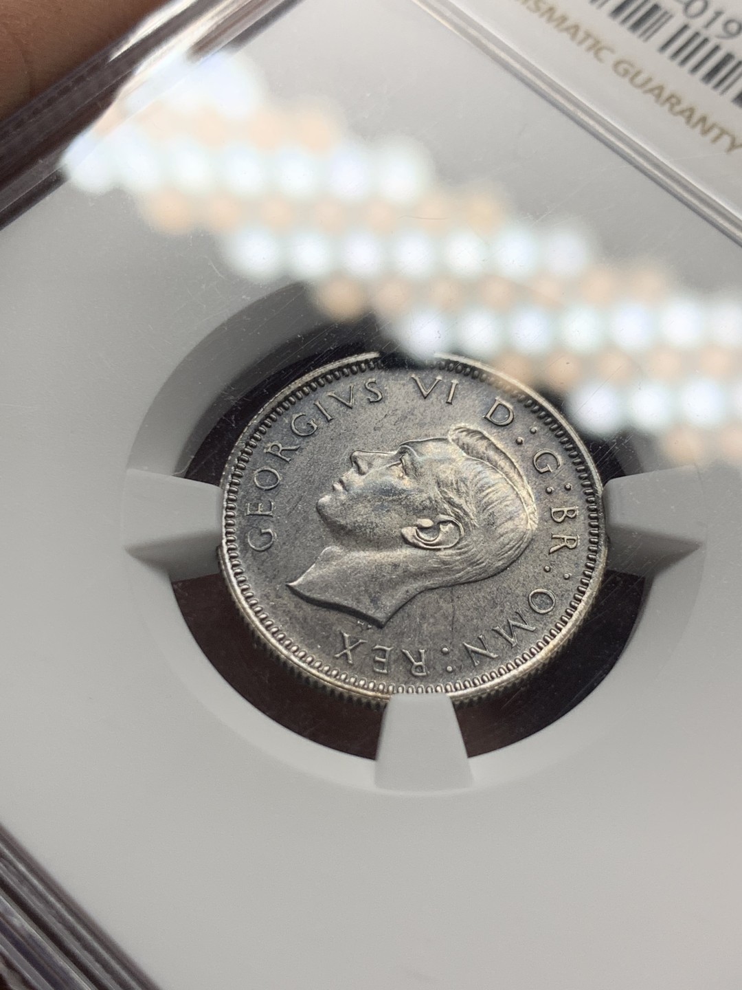 《竞宝斋》第143场-周日，周一 2场 (全场包邮) NGC-PF64 英国 1937年 乔治六世精铸6便士银币，乔六登基首年份。底板有镜面感，绒布老包浆