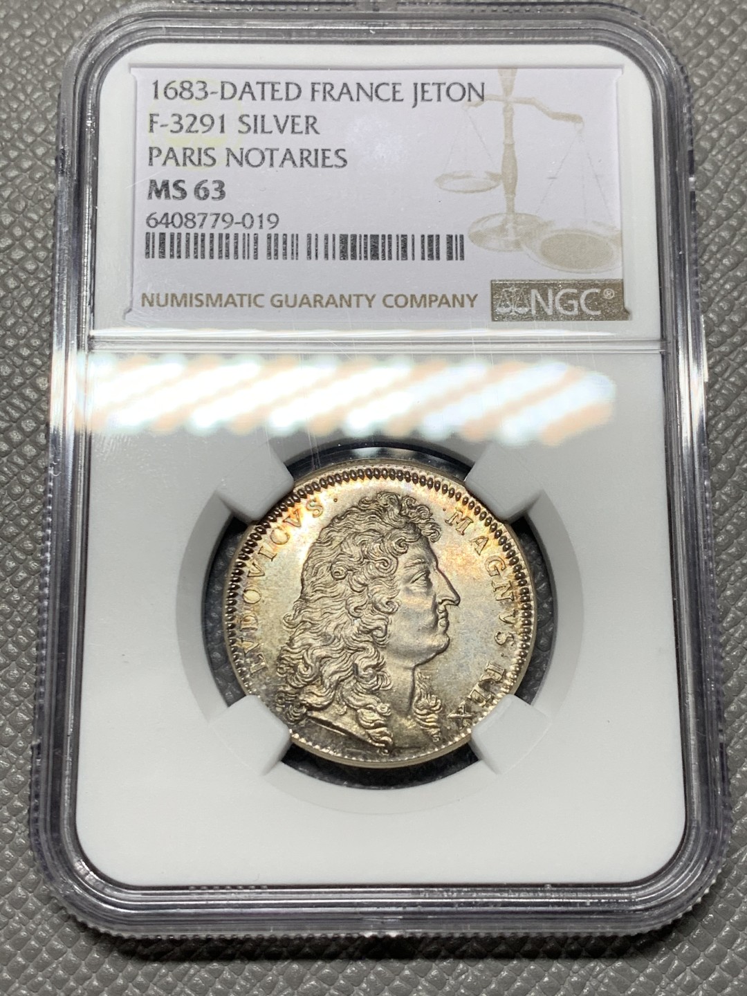 《竞宝斋》第143场-周日，周一 2场 (全场包邮) NGC-MS63 法国1683年路易十四 圆形JETON 五彩包浆 发丝清晰可见 JETON里的战斗机