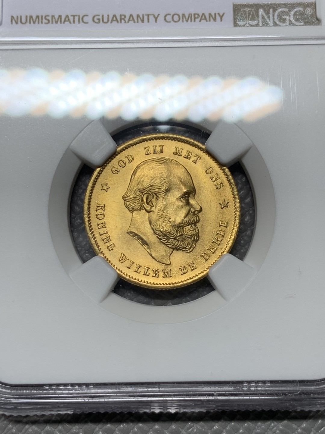 《竞宝斋》第143场-周日，周一 2场 (全场包邮) NGC-MS66 荷兰1889年 威廉三世 10盾金币 顶极品相 一枚就毕业