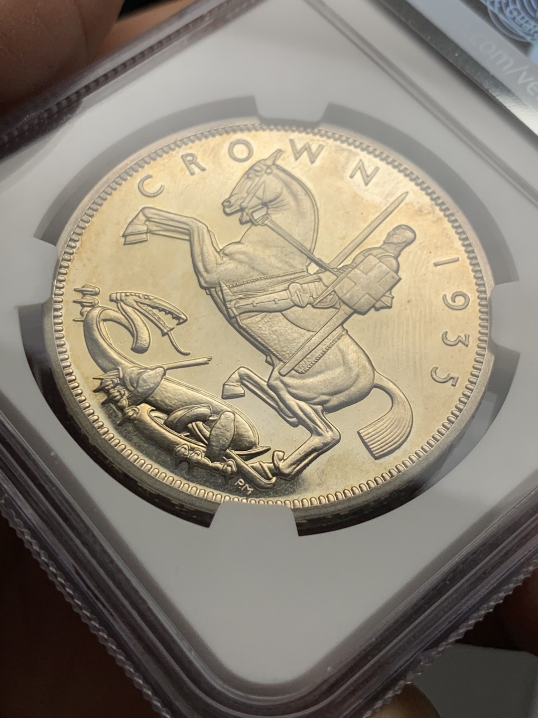 《竞宝斋》第143场-周日，周一 2场 (全场包邮) NGC-PF63Cameo 英国1935年精制木马剑克朗银币镜面感强烈