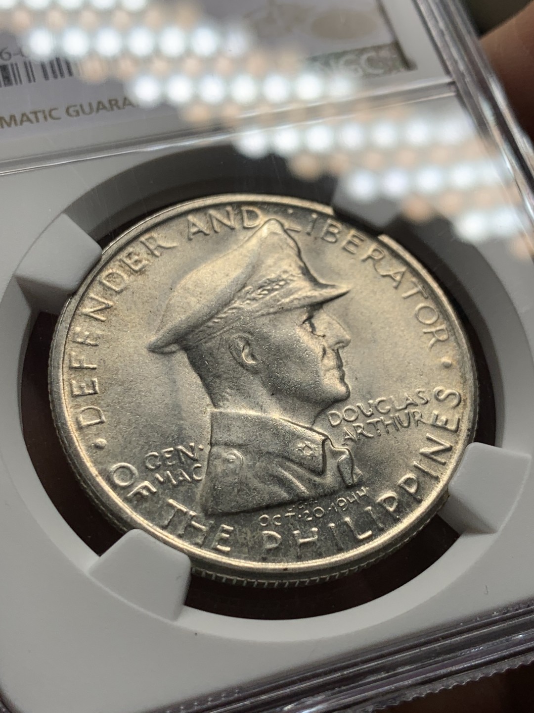 《竞宝斋》第143场-周日，周一 2场 (全场包邮) NGC-MS64 菲律宾 1947年 麦克阿瑟1比索大银币 顶级好品