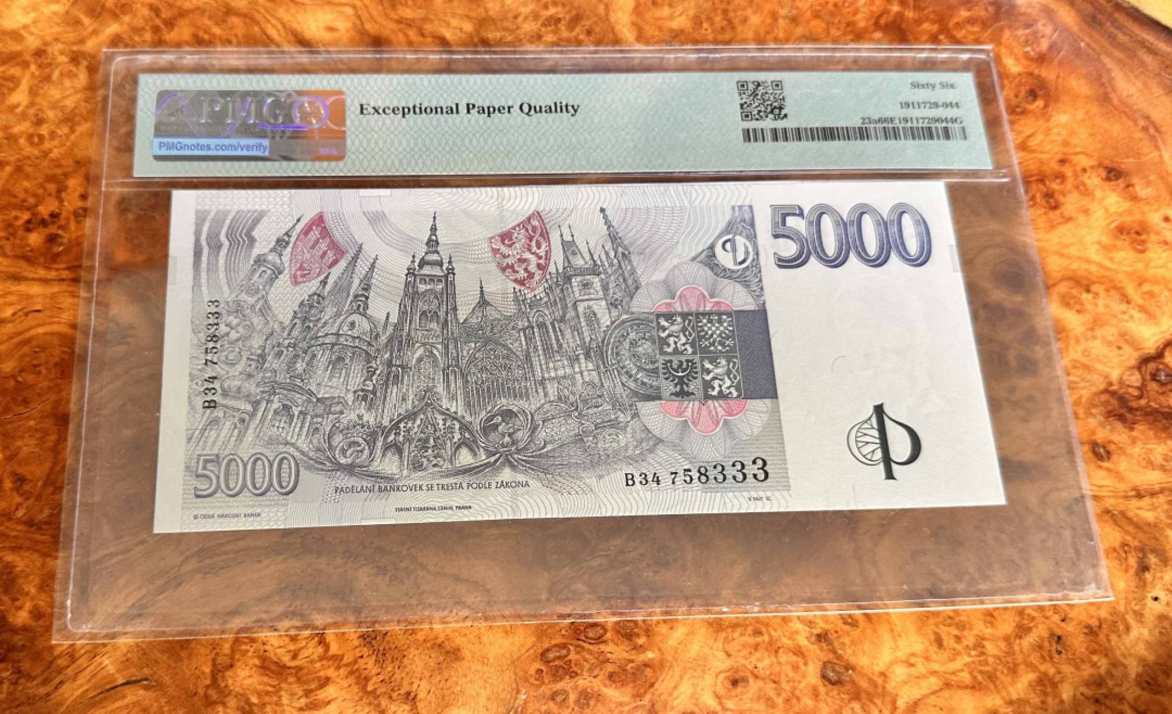 Chase Auction 第19期 - - 外钞、民国钞和人民币混合场！ 1999年捷克5000克朗，PMG66，初版，PMG66！豹子号！更高分数只有13张！