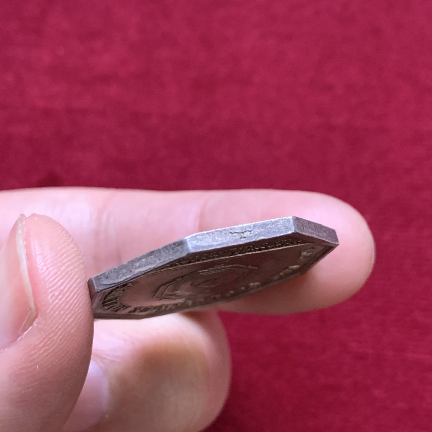 《竞宝斋》第143场-周日，周一 2场 (全场包邮) 法国 1832-1841 八角银质代币 早期油灯边铭，桑斯地区公证人，法王路易九世（圣路易）的半身像，正面呈黄油光状态，且毛衣与王冠高点具在。 14.22g，31.2mm