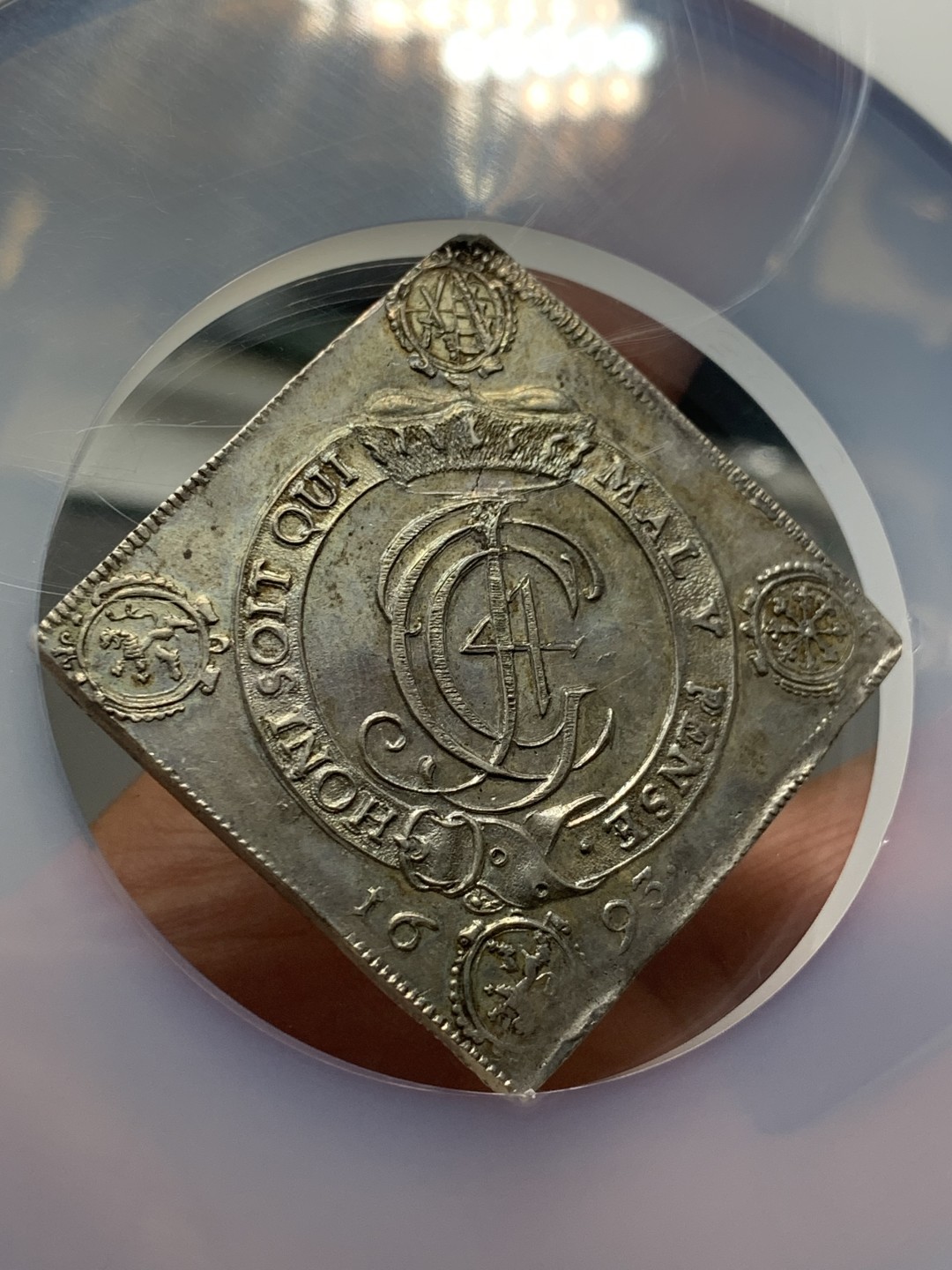 《竞宝斋》第143场-周日，周一 2场 (全场包邮) NGC-MS62 1693年德国萨克森胜利方形泰勒 稀见品种，冠军分，背面设计很精美