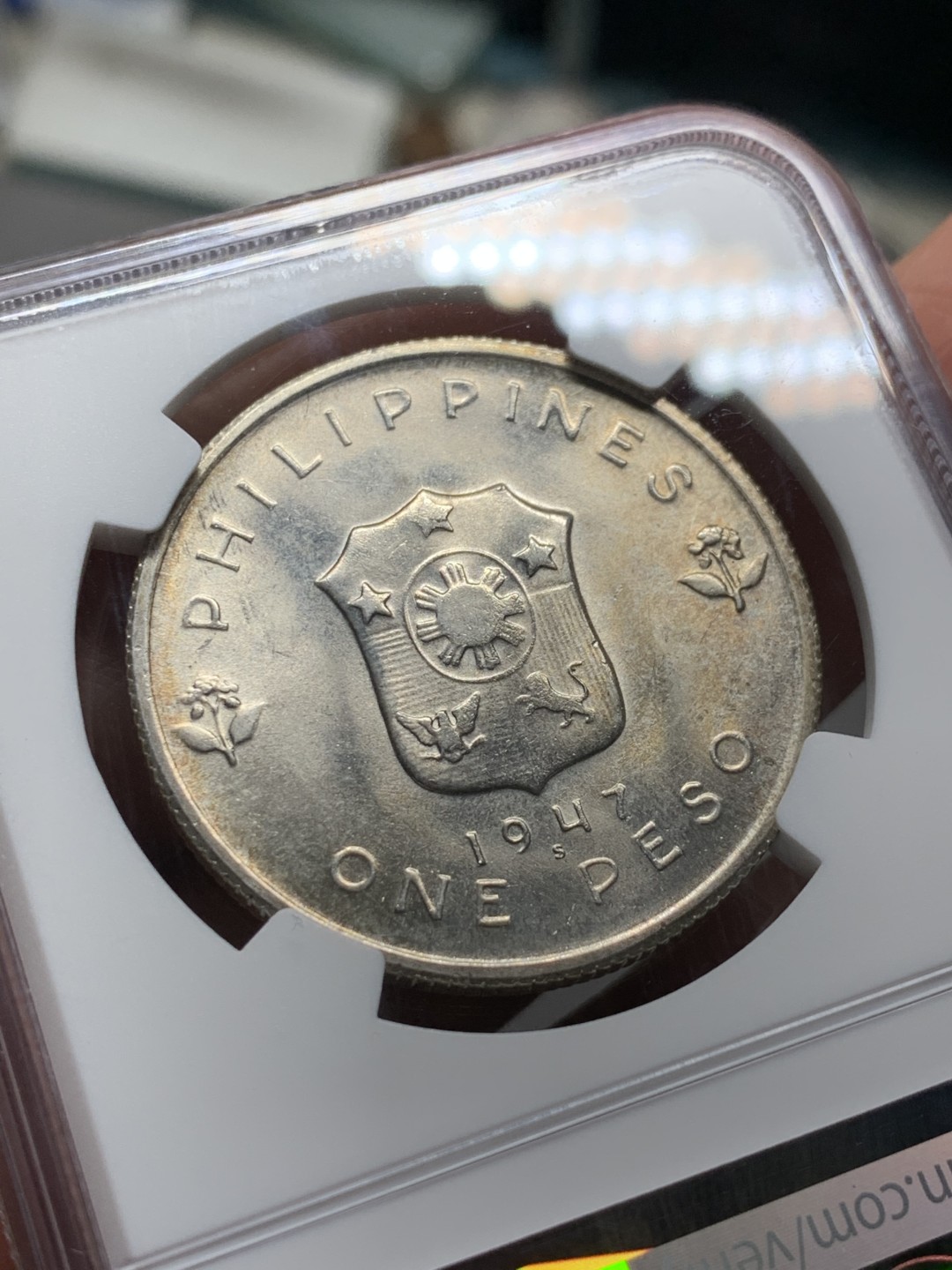 《竞宝斋》第143场-周日，周一 2场 (全场包邮) NGC-MS64 菲律宾 1947年 麦克阿瑟1比索大银币 顶级好品