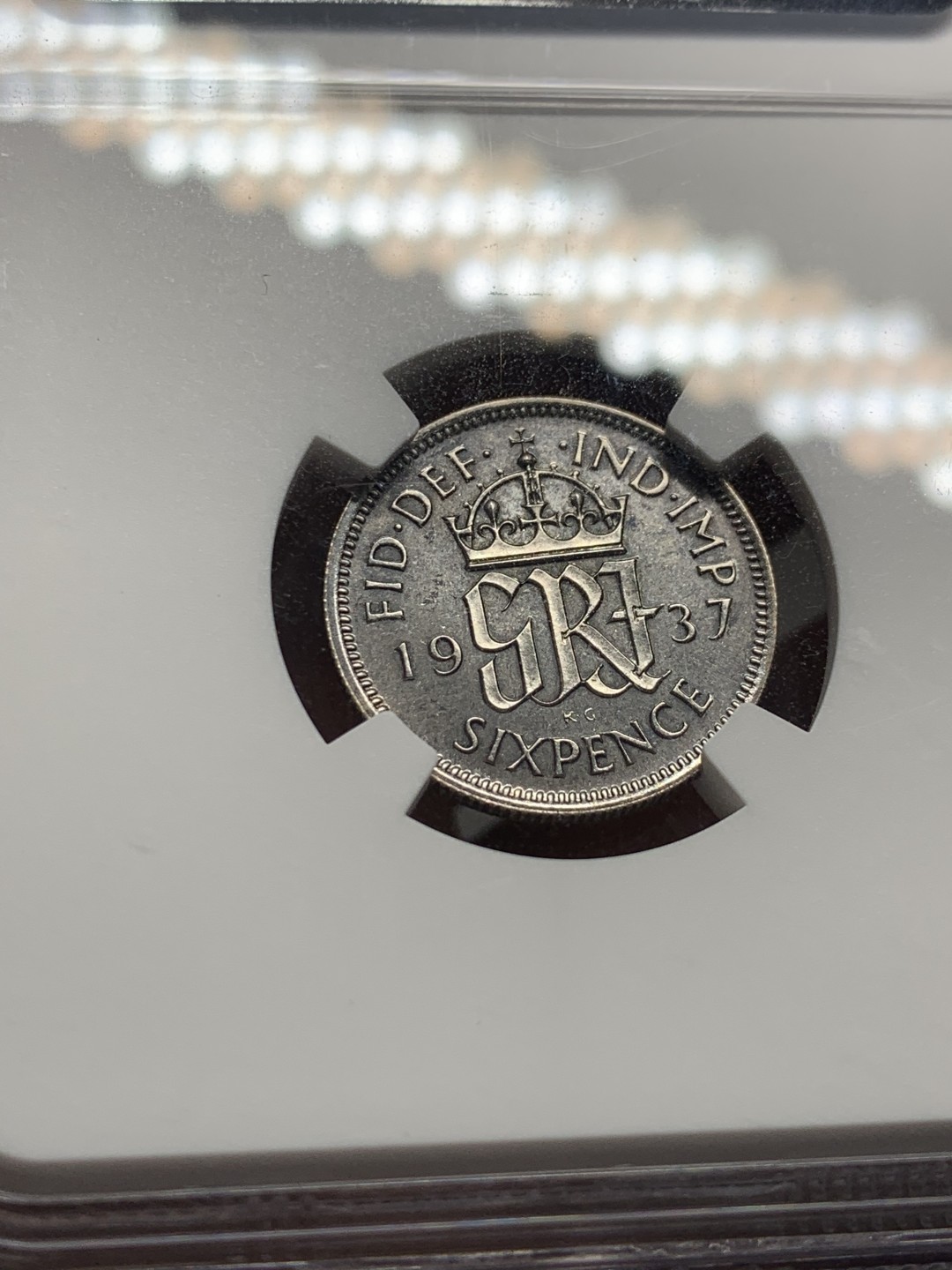 《竞宝斋》第143场-周日，周一 2场 (全场包邮) NGC-PF64 英国 1937年 乔治六世精铸6便士银币，乔六登基首年份。底板有镜面感，绒布老包浆