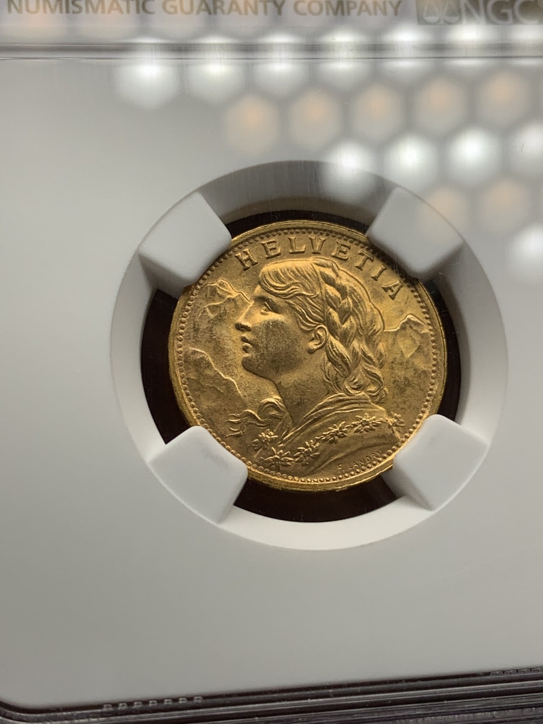 《竞宝斋》第143场-周日，周一 2场 (全场包邮) NGC MS65 瑞士雪山女神1947B金币 20法郎金币 6.5克9成金 少见品相性价比高