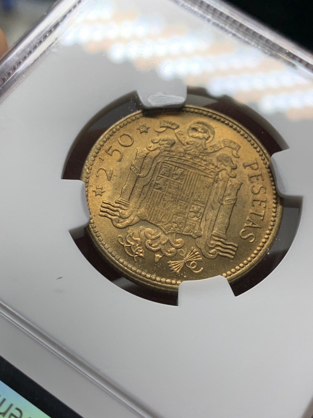 《竞宝斋》第143场-周日，周一 2场 (全场包邮) NGC-MS66 西班牙1953 佛朗哥 2.5比塞塔铜币 顶级品相 单一年份 稀少面值