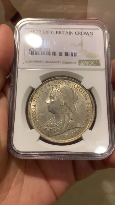 《竞宝斋》第143场-周日，周一 2场 (全场包邮) NGC-MS62 英国 1897 维多利亚 披纱版 1克朗马剑银币