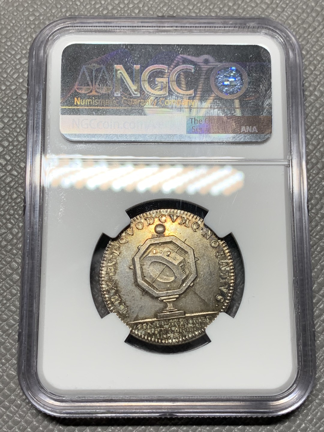 《竞宝斋》第143场-周日，周一 2场 (全场包邮) NGC-MS63 法国1683年路易十四 圆形JETON 五彩包浆 发丝清晰可见 JETON里的战斗机