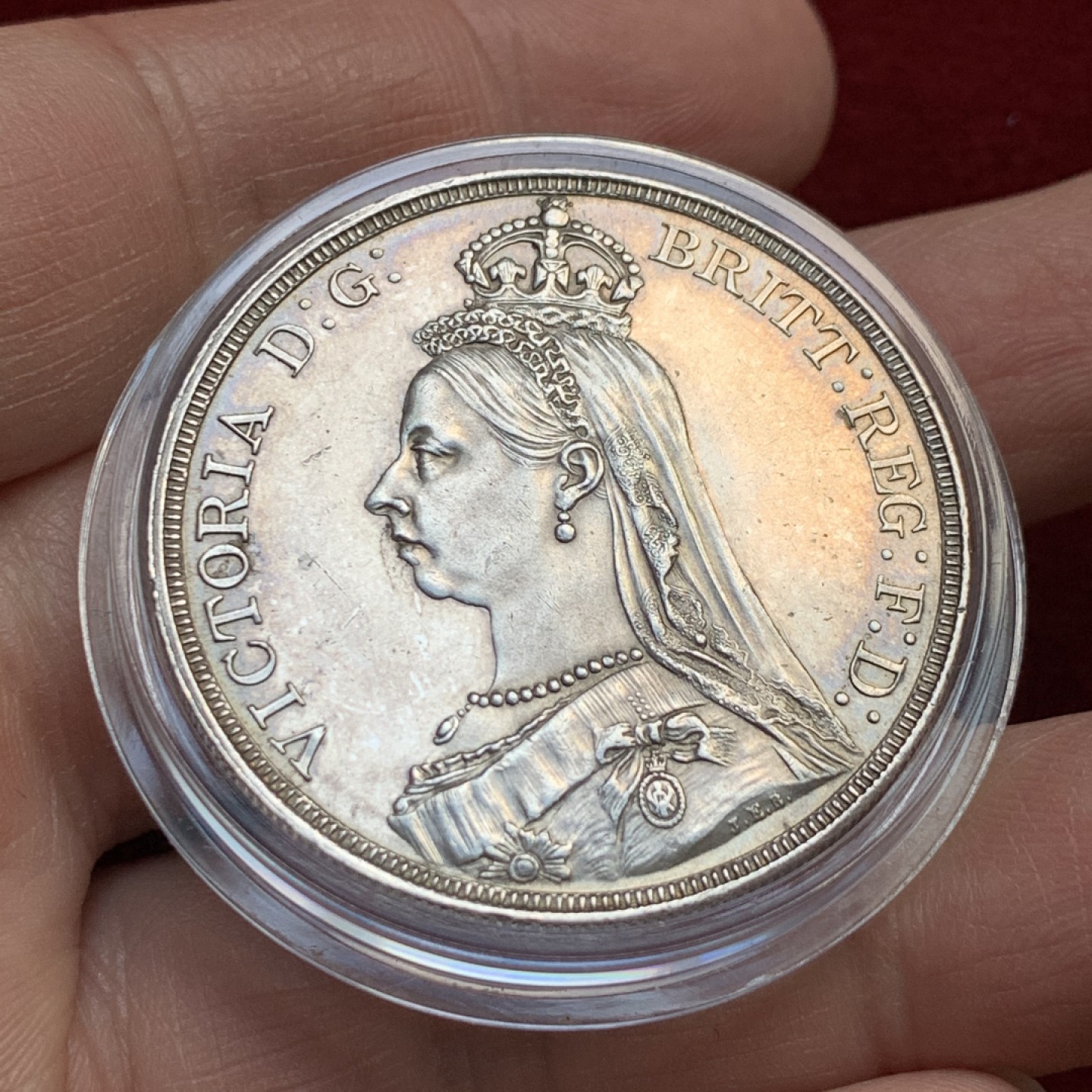 《竞宝斋》第143场-周日，周一 2场 (全场包邮) 英国 1887年 维多利亚女王  高冠版 克朗马剑 大银币 细节好 状态可藏