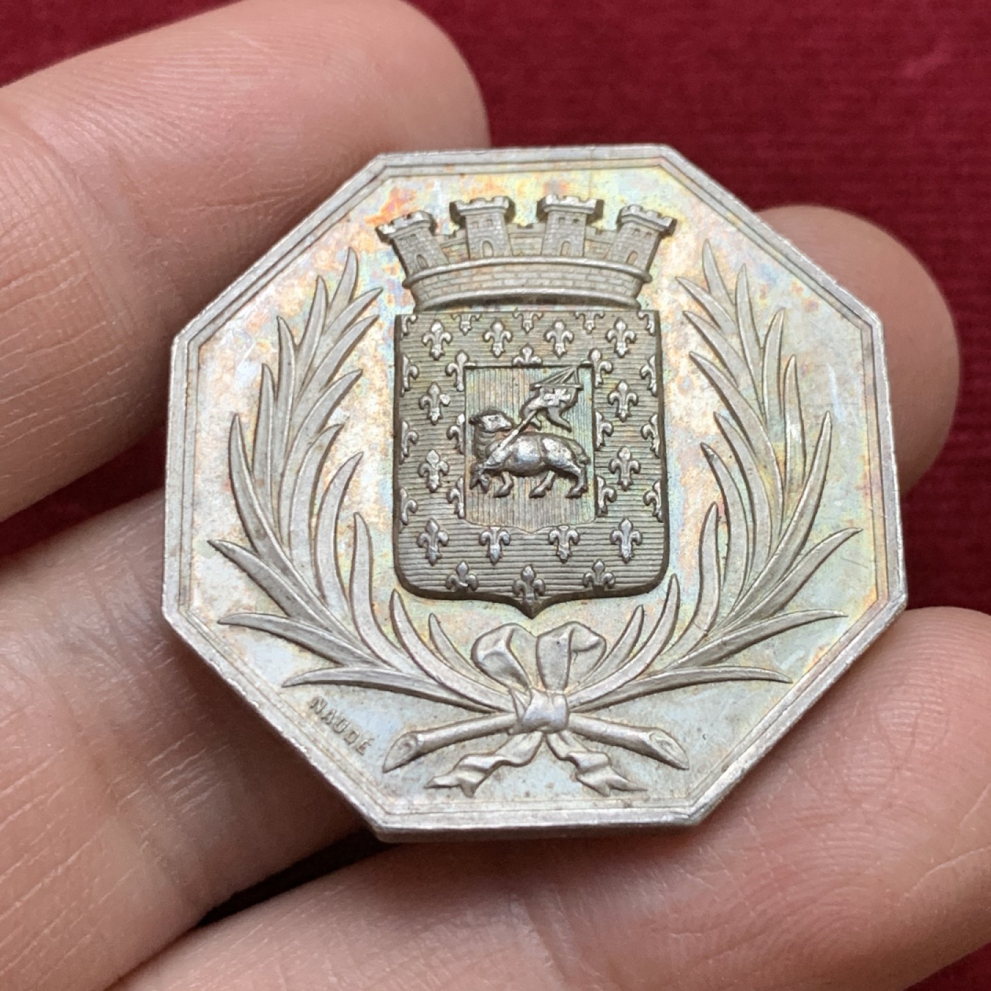 《竞宝斋》第143场-周日，周一 2场 (全场包邮) 法国十八世纪 山羊盾徽 八角JETON 银质 顶级好品 19.5g 34mm