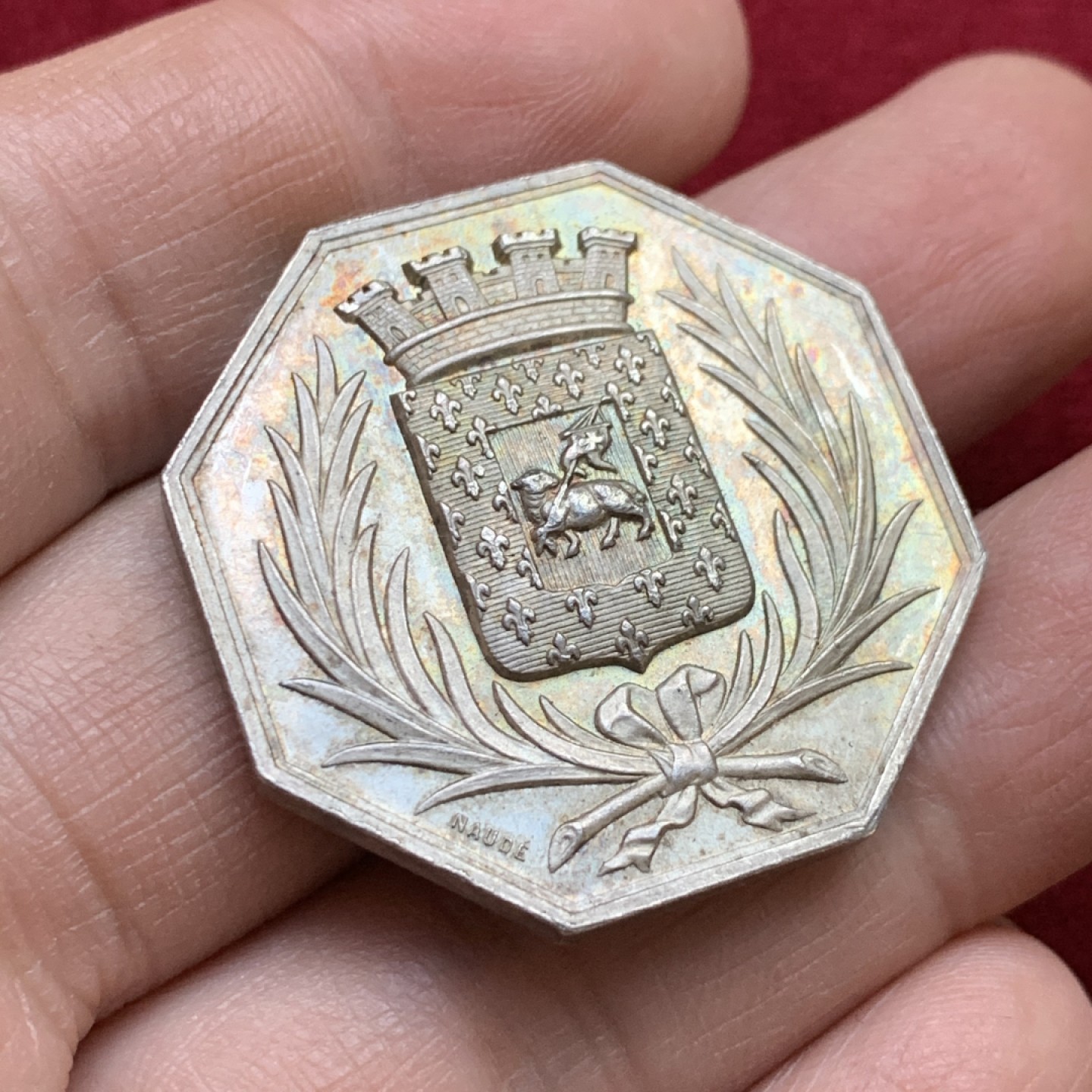 《竞宝斋》第143场-周日，周一 2场 (全场包邮) 法国十八世纪 山羊盾徽 八角JETON 银质 顶级好品 19.5g 34mm