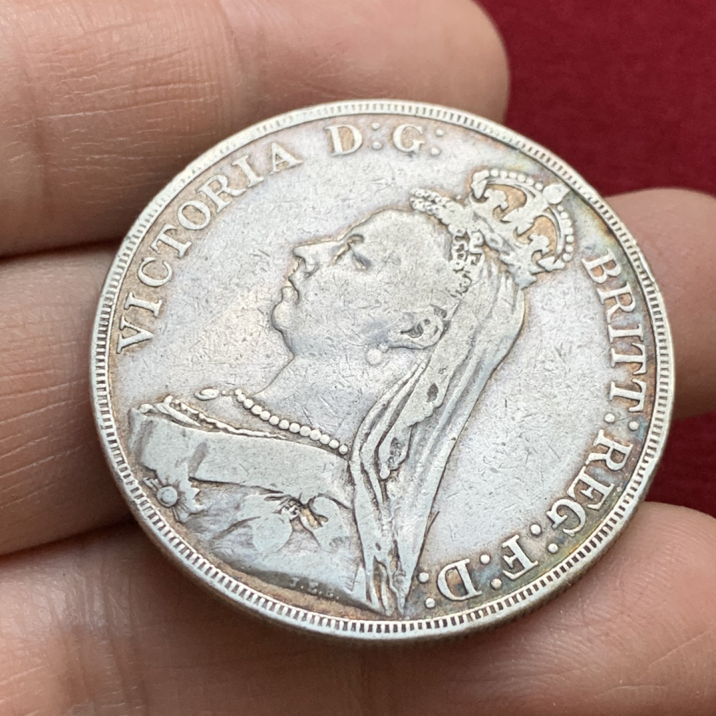 《竞宝斋》第143场-周日，周一 2场 (全场包邮) 英国1889年维多利亚高冠马剑克朗，流通品相老包浆，无明显瑕疵