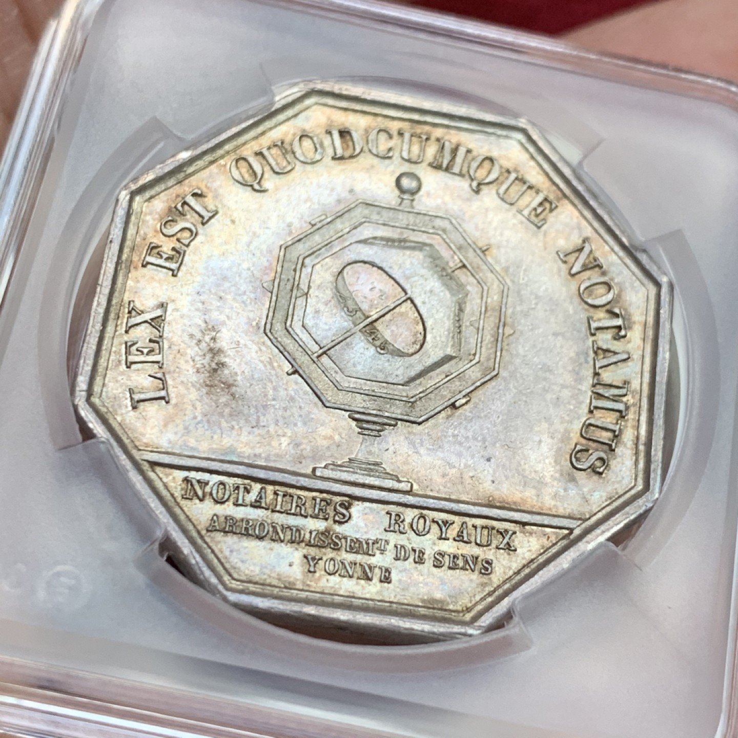 《竞宝斋》第143场-周日，周一 2场 (全场包邮) 法国 1832-1841 八角银质代币 早期油灯边铭，桑斯地区公证人，法王路易九世（圣路易）的半身像，正面呈黄油光状态，且毛衣与王冠高点具在。 14.22g，31.2mm