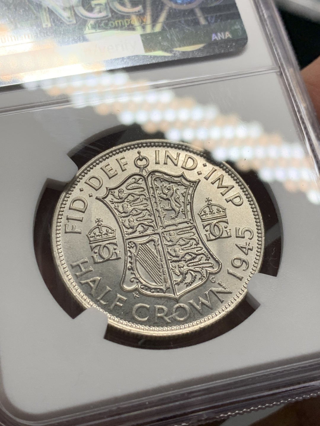 《竞宝斋》第143场-周日，周一 2场 (全场包邮) 冠军分 NGC-MS65 英国1945年 乔六1/2克朗 顶级品相 高于63分这个就很难了