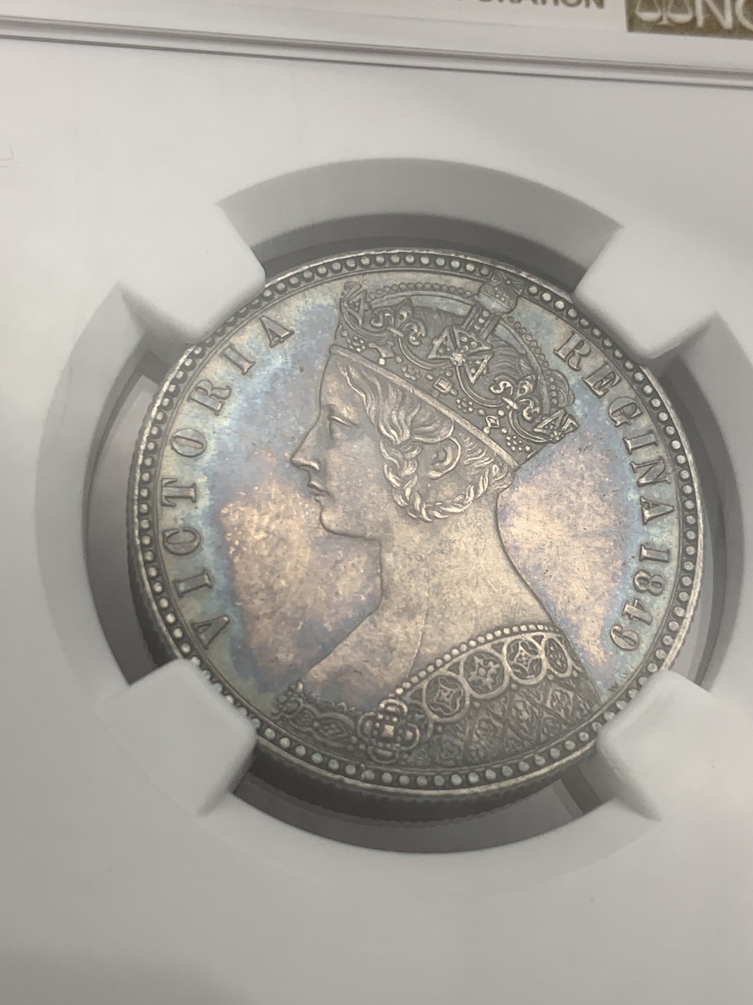 《竞宝斋》第143场-周日，周一 2场 (全场包邮) NGC-MS62 英国1849年无神弗罗林均匀黑色包浆背面全深打状态百里挑一