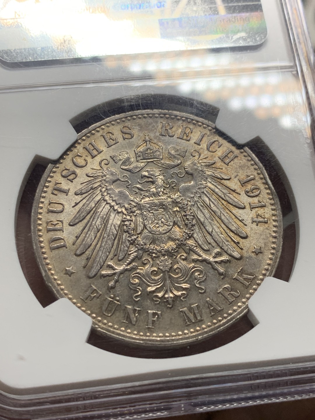 《竞宝斋》第143场-周日，周一 2场 (全场包邮) NGC-UNC  德国 1914年 5马克 银币 萨克森五马克大银币 金色包浆 细节出众 不给分可惜了