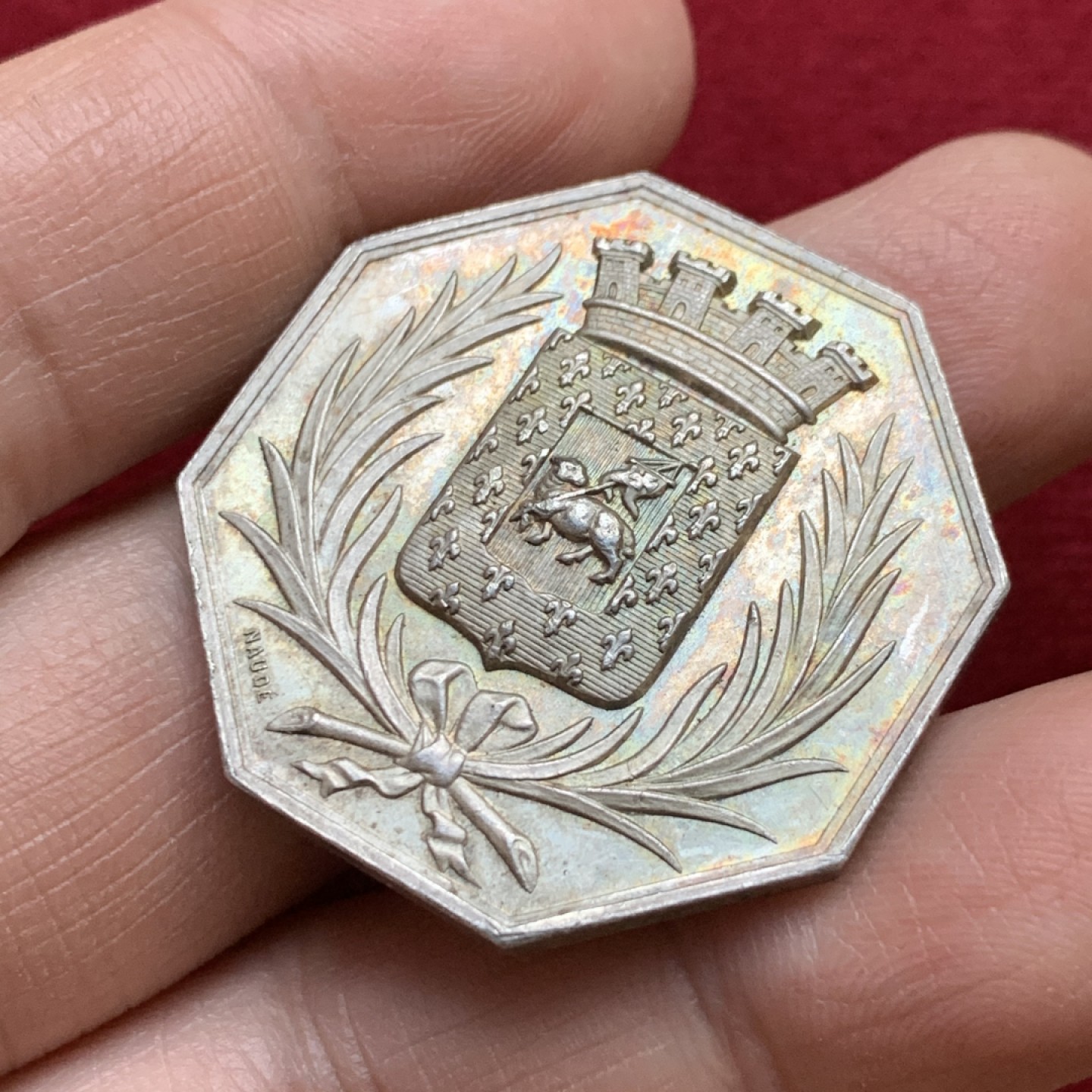 《竞宝斋》第143场-周日，周一 2场 (全场包邮) 法国十八世纪 山羊盾徽 八角JETON 银质 顶级好品 19.5g 34mm