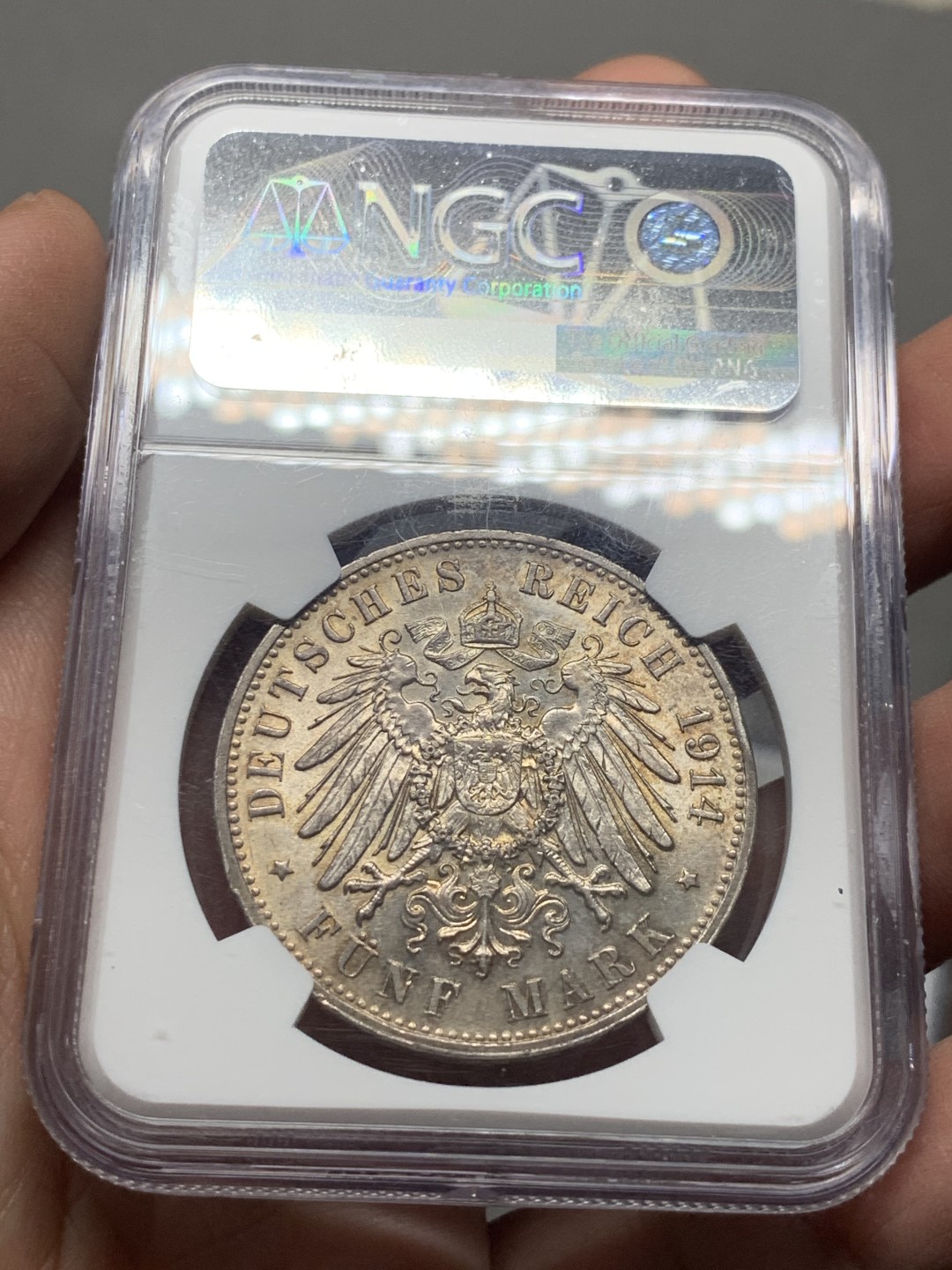 《竞宝斋》第143场-周日，周一 2场 (全场包邮) NGC-UNC  德国 1914年 5马克 银币 萨克森五马克大银币 金色包浆 细节出众 不给分可惜了