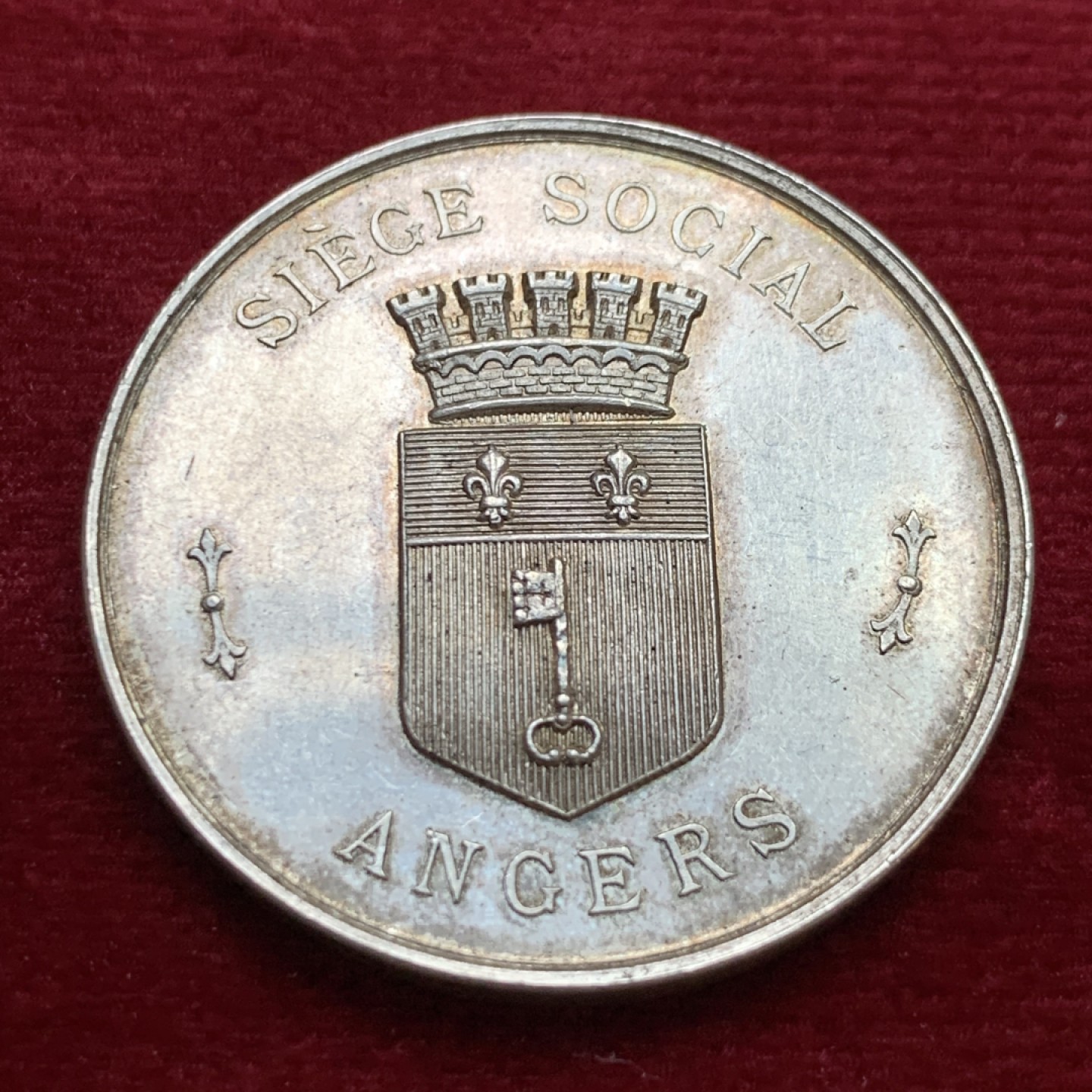 《竞宝斋》第143场-周日，周一 2场 (全场包邮) 法国 1880年 大水牛 圆形JETON 银质 好品 21.7克 34.5mm