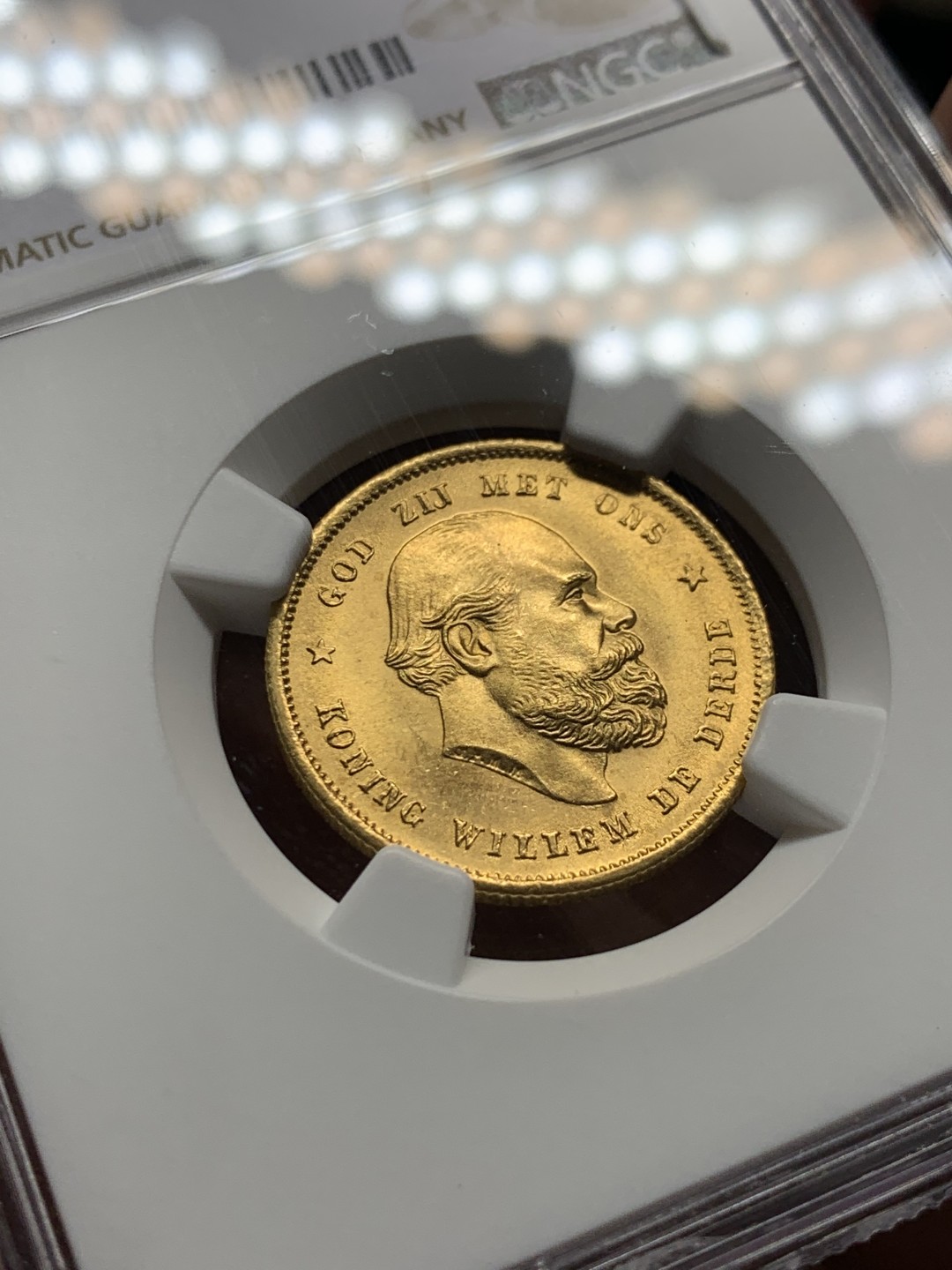 《竞宝斋》第143场-周日，周一 2场 (全场包邮) NGC-MS66 荷兰1889年 威廉三世 10盾金币 顶极品相 一枚就毕业