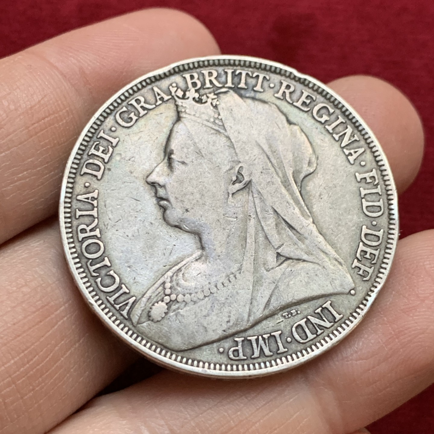 《竞宝斋》第143场-周日，周一 2场 (全场包邮) 英国1897年维多利亚披纱马剑克朗，流通品相老包浆，无明显瑕疵