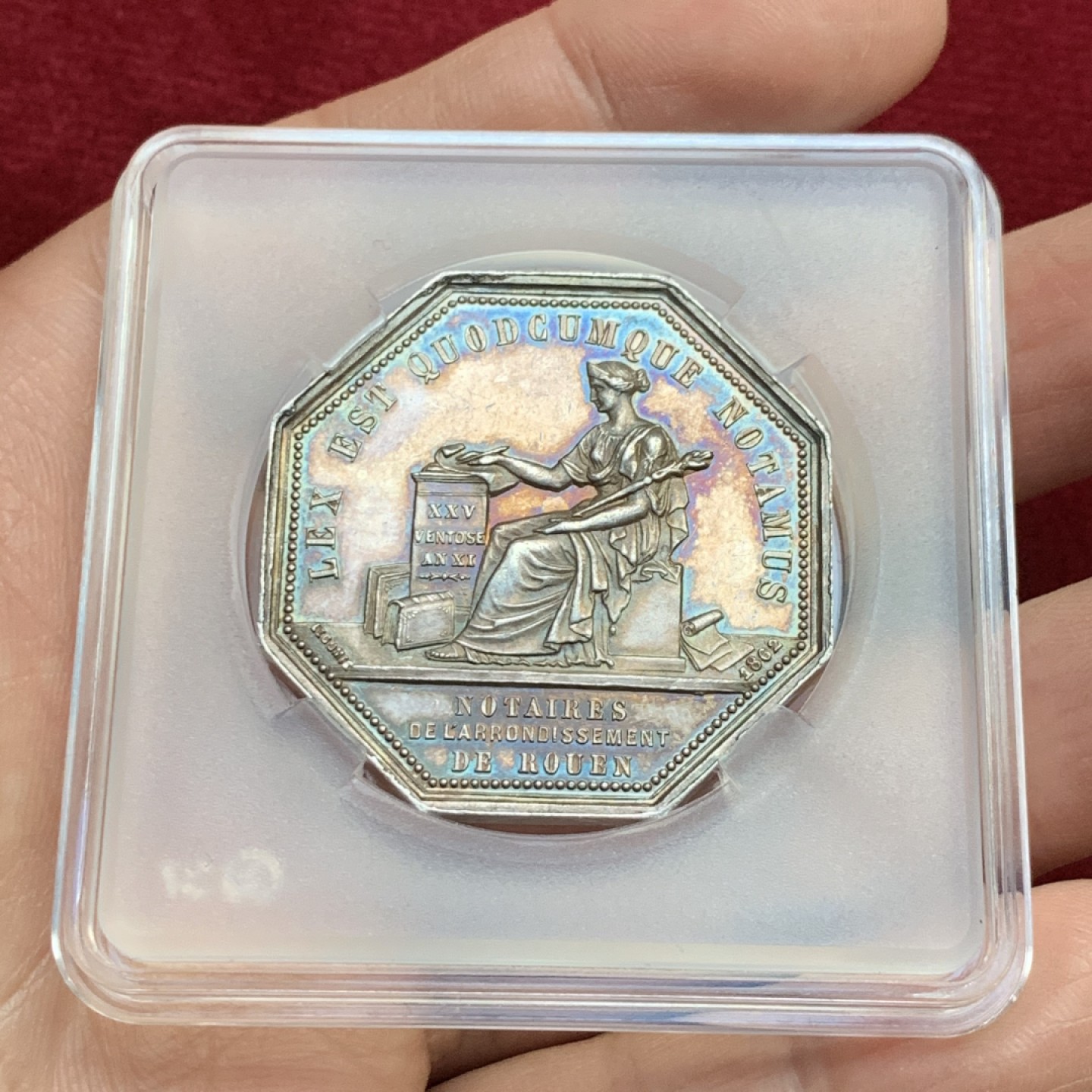 《竞宝斋》第143场-周日，周一 2场 (全场包邮) 法国 1880-1898 银质八角代币  鲁昂地区公证人 金紫包浆非常漂亮 个头很大 丰饶角边铭 22.3g 36.2mm