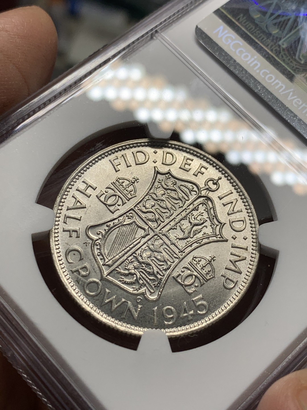 《竞宝斋》第143场-周日，周一 2场 (全场包邮) 冠军分 NGC-MS65 英国1945年 乔六1/2克朗 顶级品相 高于63分这个就很难了