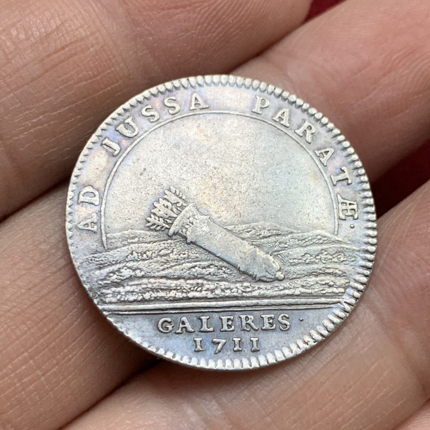 《竞宝斋》第143场-周日，周一 2场 (全场包邮) 法国1711年 路易十五时期 导弹图？ 圆形JETON 银质代用币 少见品种