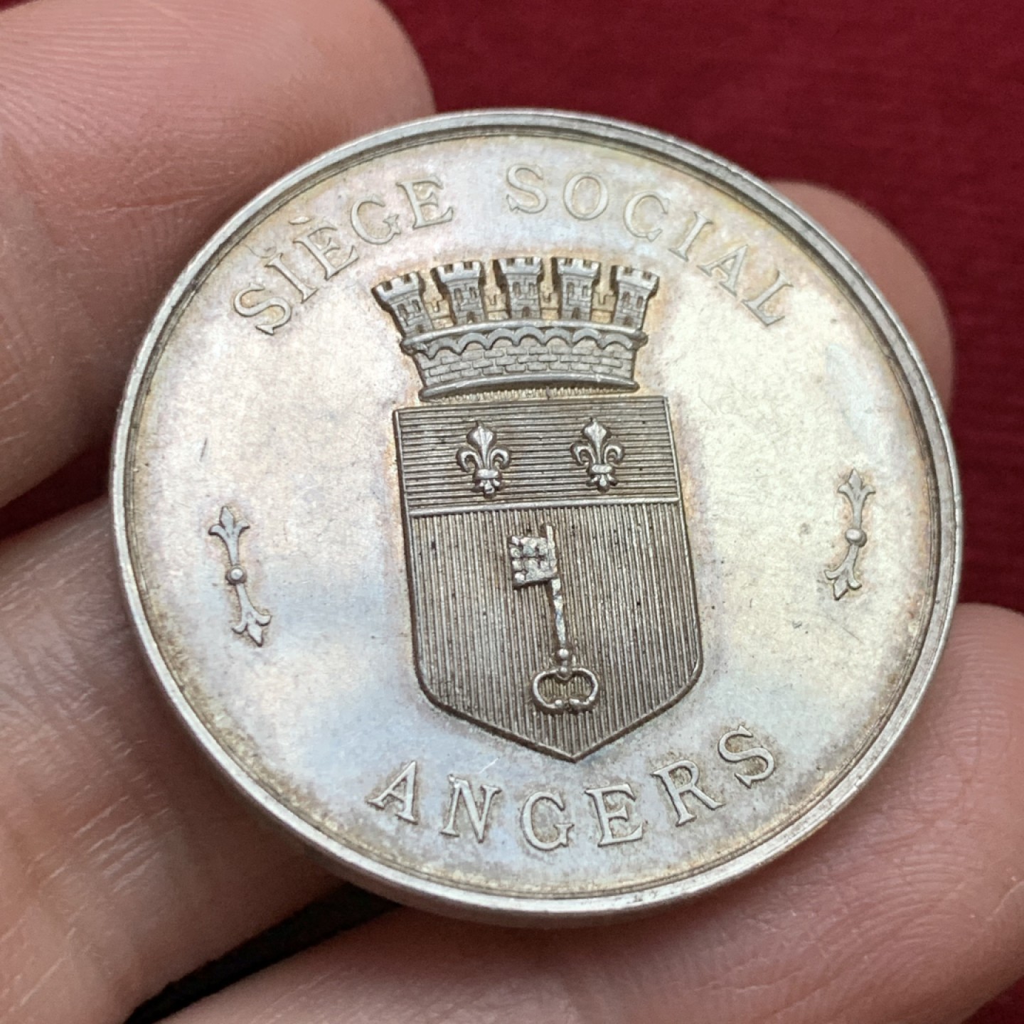 《竞宝斋》第143场-周日，周一 2场 (全场包邮) 法国 1880年 大水牛 圆形JETON 银质 好品 21.7克 34.5mm