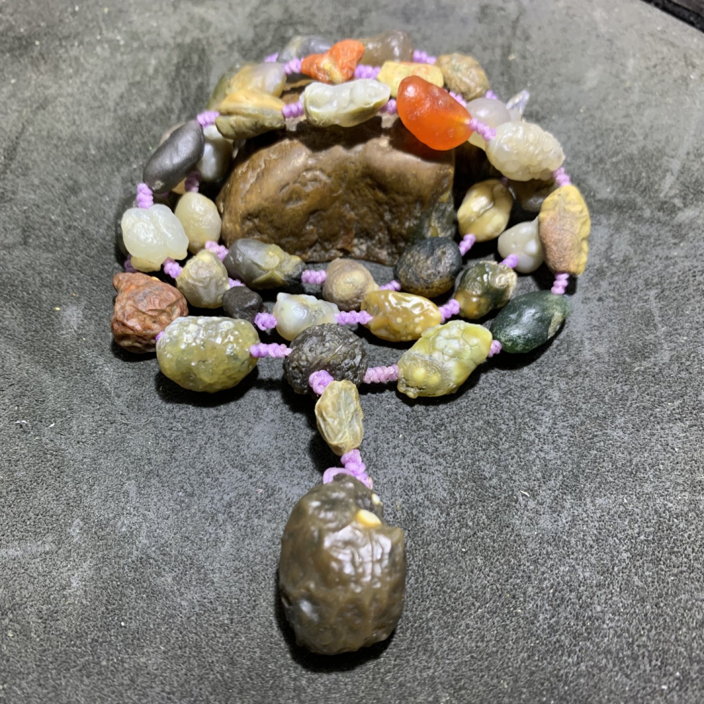 精美大颗粒青花筋脉石玛瑙原石项链一条，