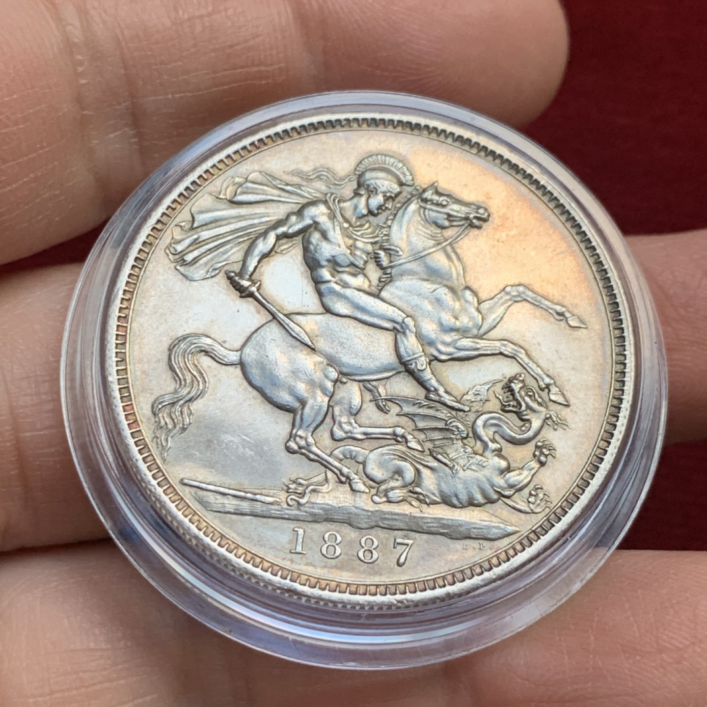 《竞宝斋》第143场-周日，周一 2场 (全场包邮) 英国 1887年 维多利亚女王  高冠版 克朗马剑 大银币 细节好 状态可藏