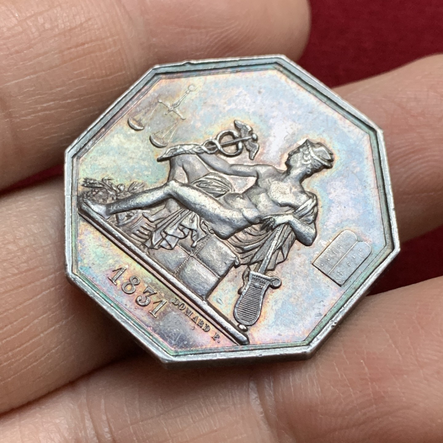 《竞宝斋》第143场-周日，周一 2场 (全场包邮) 1831 法国 八角形 银质代用币JETON 商业之神墨丘利，背面文字为政府专家委员会1822年7月27日法令 15.5克 30.7mm 神灯边铭