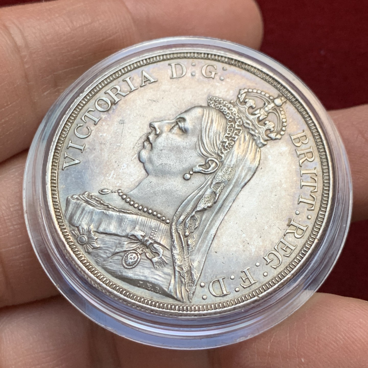 《竞宝斋》第143场-周日，周一 2场 (全场包邮) 英国 1887年 维多利亚女王  高冠版 克朗马剑 大银币 细节好 状态可藏