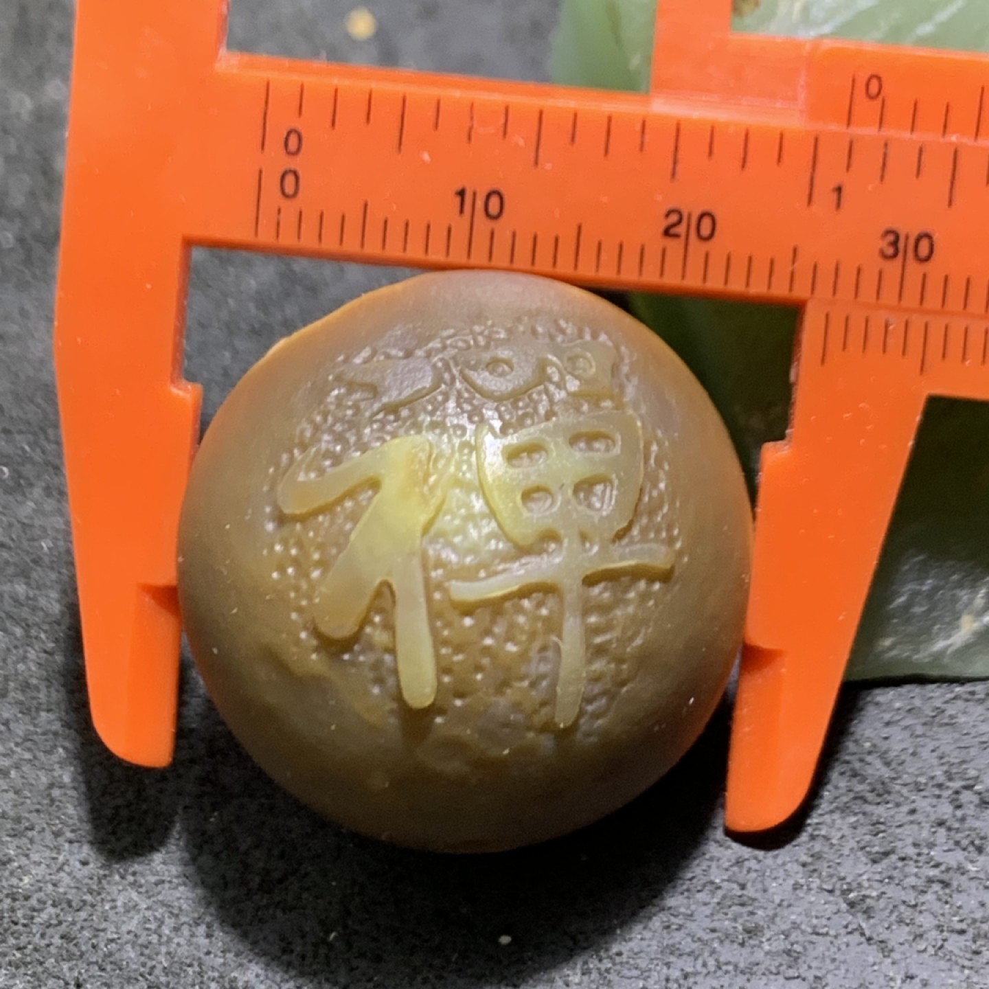 精美战国红玛瑙亚光风化纹雕刻道禅字随形珠一颗！
