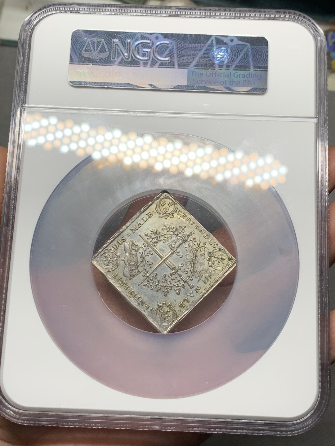 《竞宝斋》第143场-周日，周一 2场 (全场包邮) NGC-MS62 1693年德国萨克森胜利方形泰勒 稀见品种，冠军分，背面设计很精美