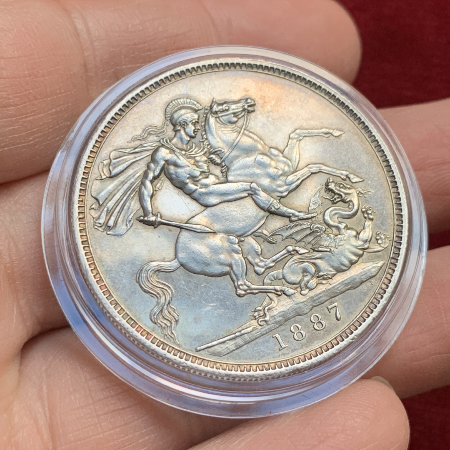 《竞宝斋》第143场-周日，周一 2场 (全场包邮) 英国 1887年 维多利亚女王  高冠版 克朗马剑 大银币 细节好 状态可藏