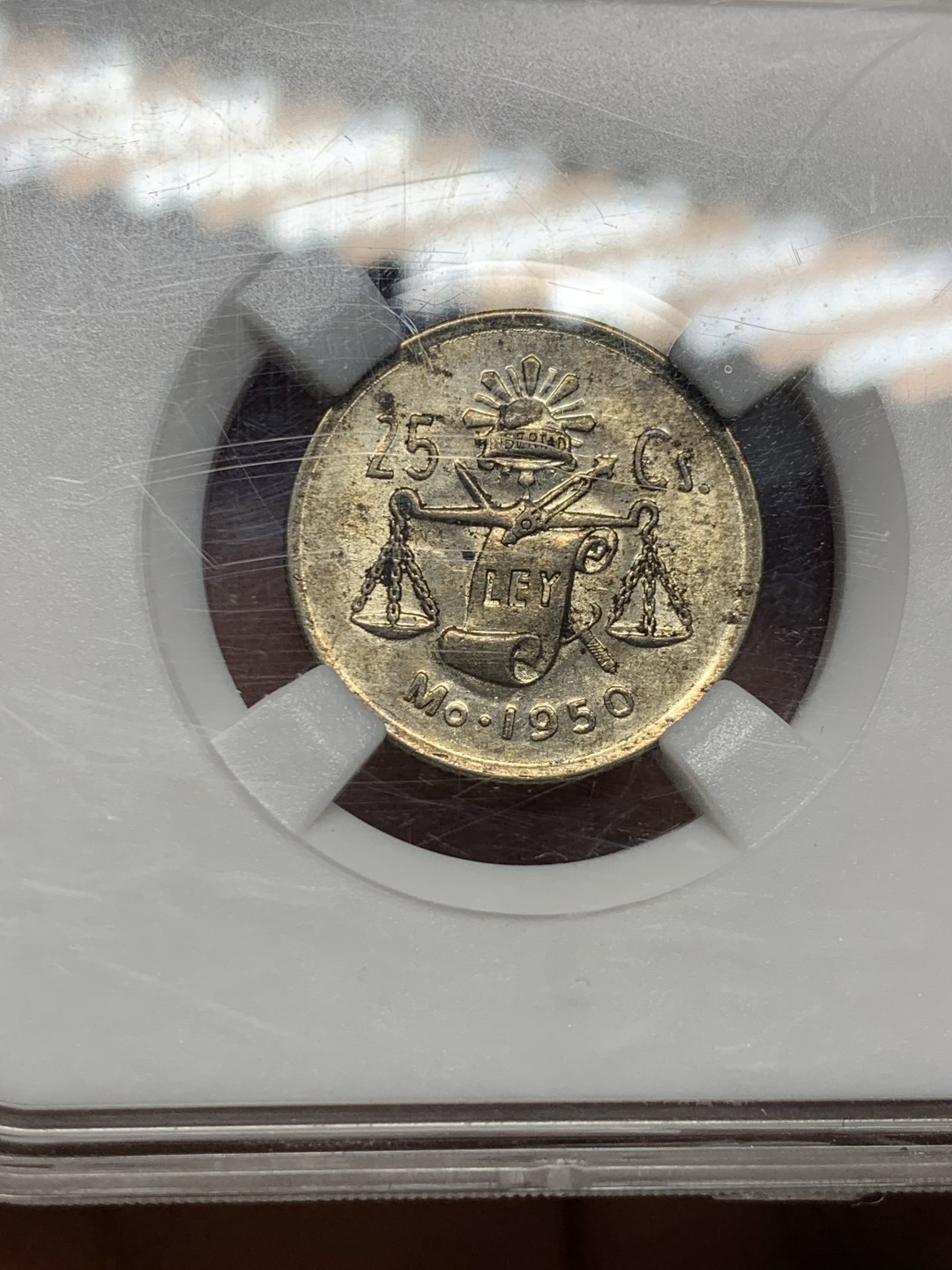 《竞宝斋》第143场-周日，周一 2场 (全场包邮) 保粹 MS61 1950墨西哥自由帽天平25分银币