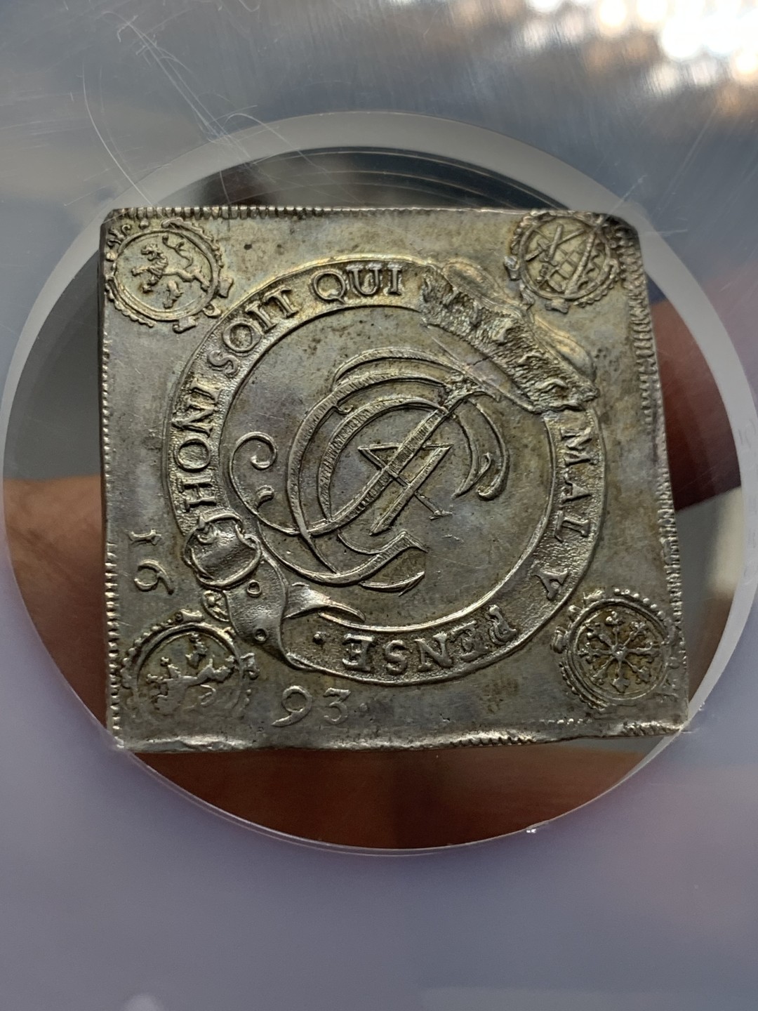 《竞宝斋》第143场-周日，周一 2场 (全场包邮) NGC-MS62 1693年德国萨克森胜利方形泰勒 稀见品种，冠军分，背面设计很精美