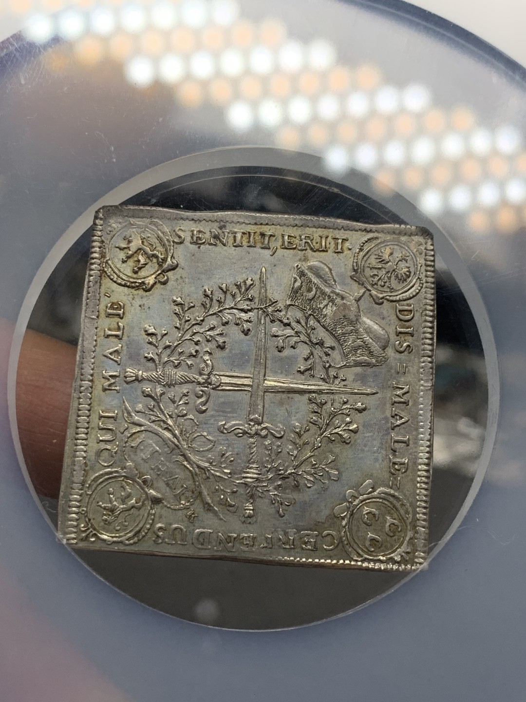 《竞宝斋》第143场-周日，周一 2场 (全场包邮) NGC-MS62 1693年德国萨克森胜利方形泰勒 稀见品种，冠军分，背面设计很精美