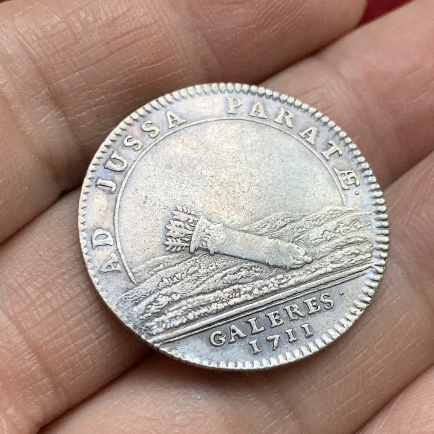 《竞宝斋》第143场-周日，周一 2场 (全场包邮) 法国1711年 路易十五时期 导弹图？ 圆形JETON 银质代用币 少见品种