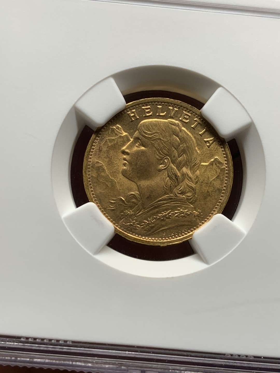 《竞宝斋》第143场-周日，周一 2场 (全场包邮) NGC MS65 瑞士雪山女神1947B金币 20法郎金币 6.5克9成金 少见品相性价比高