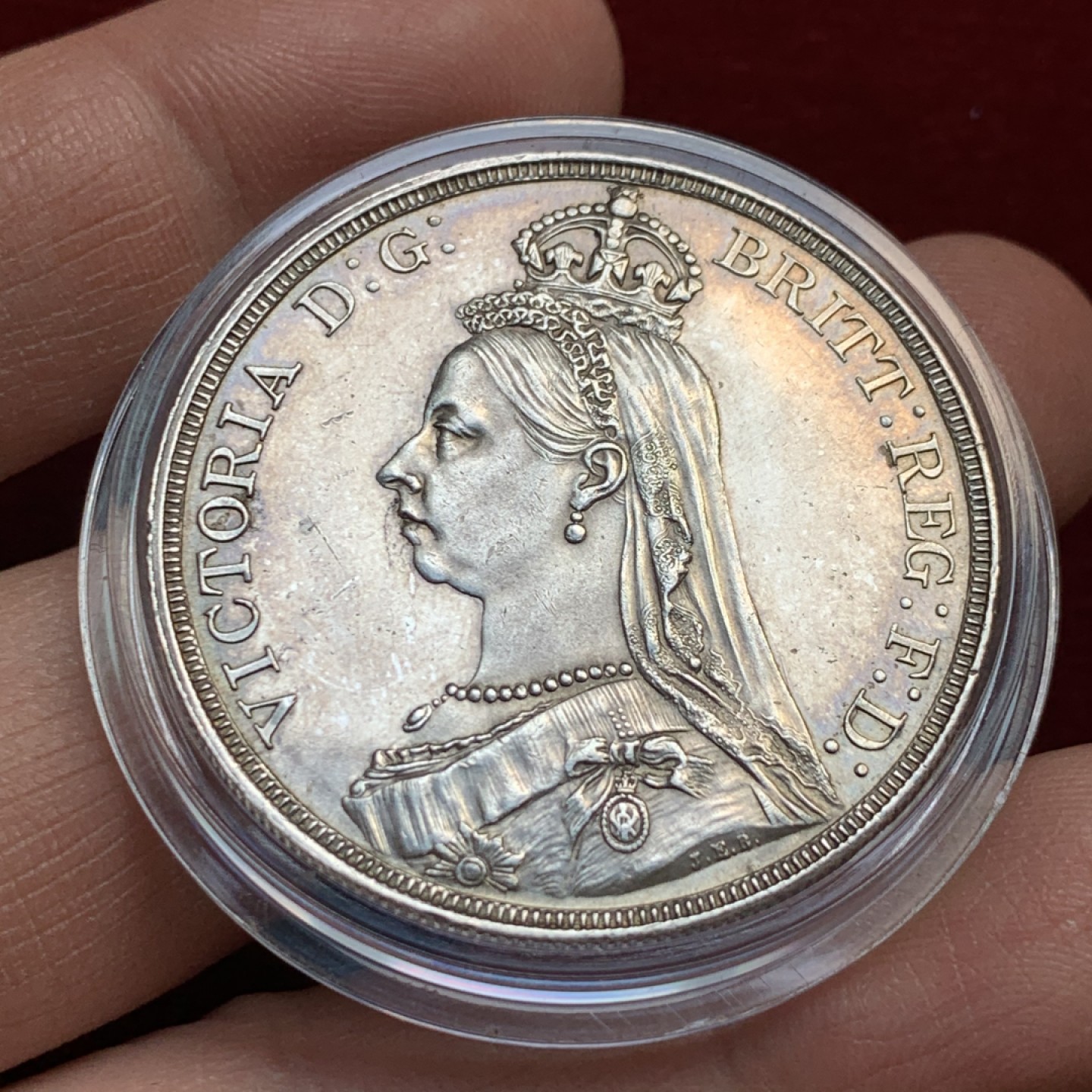 《竞宝斋》第143场-周日，周一 2场 (全场包邮) 英国 1887年 维多利亚女王  高冠版 克朗马剑 大银币 细节好 状态可藏