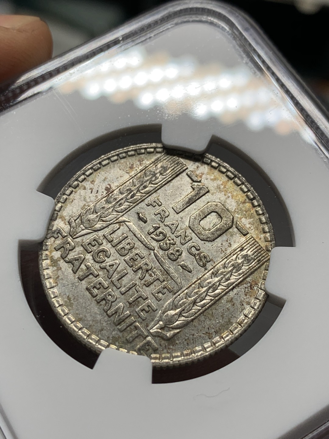 《竞宝斋》第143场-周日，周一 2场 (全场包邮) NGC-AU58 法国1938年 谷物女神10法郎银币 五彩包浆 低评