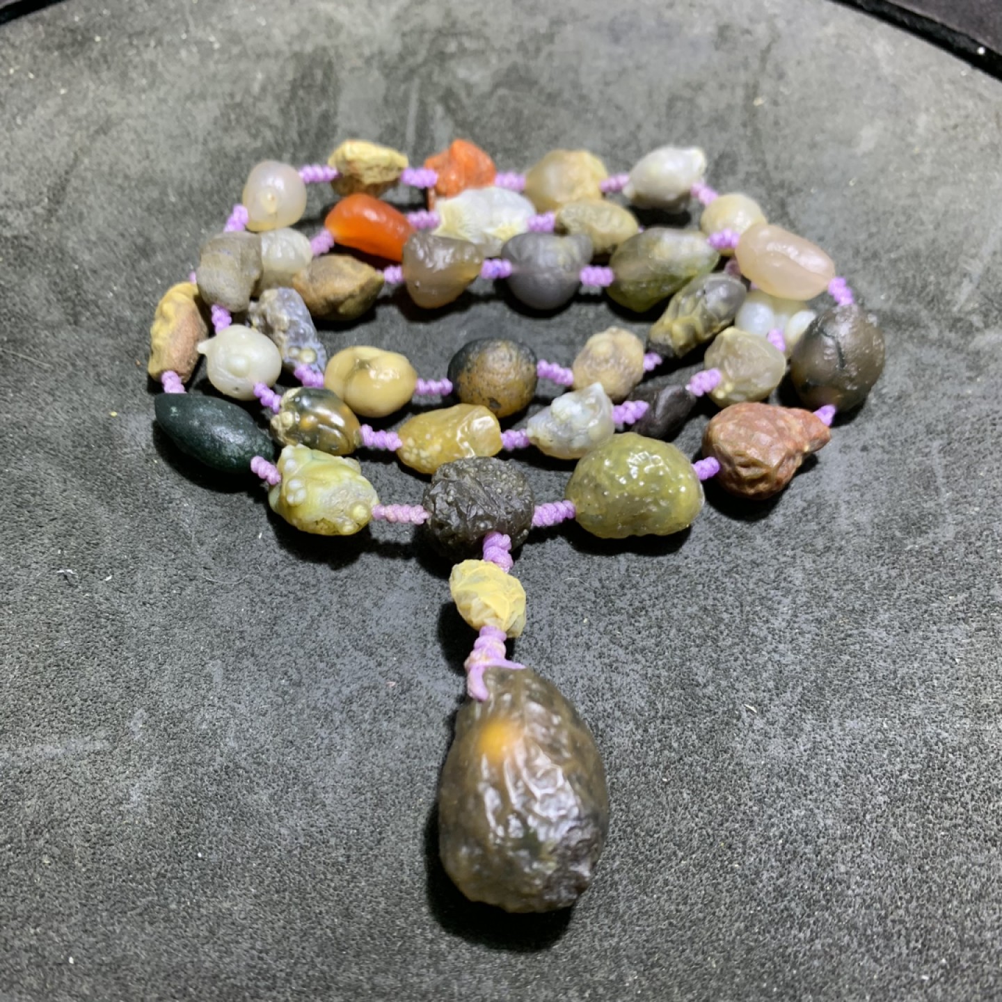 精美大颗粒青花筋脉石玛瑙原石项链一条，